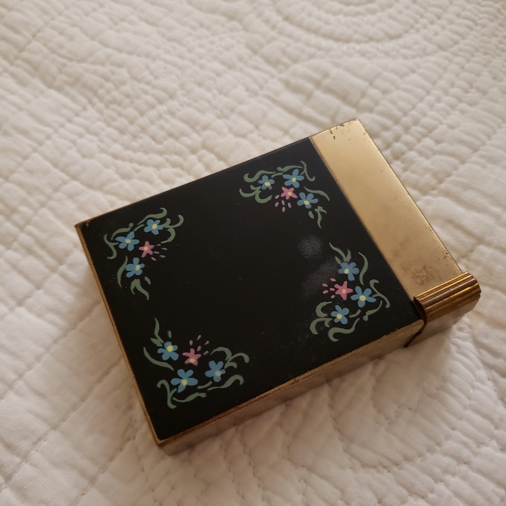 Vintage Volupte Lip Lock Compact 1950s